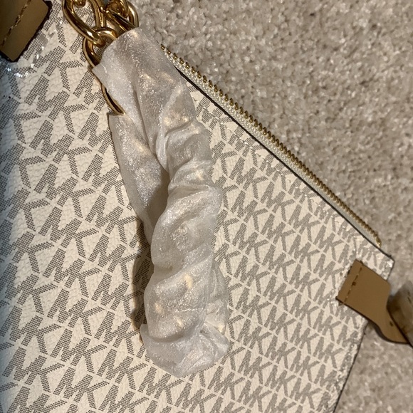 NWT Michael Kor’s Waist/Fanny Bag- Beige with the MK Monogram lettering - Picture 6 of 7